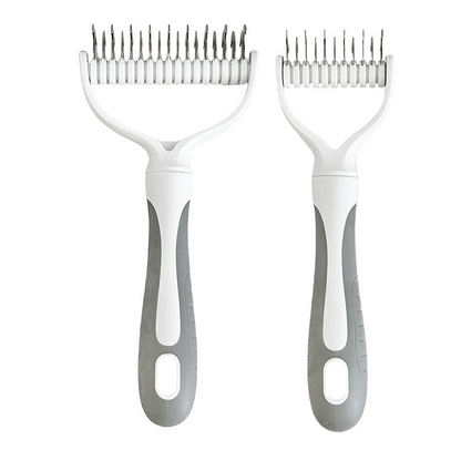🥳2026 HOT SALE🥳💞50K+ SOLD!🐕💨50% OFF! Dual-Sided Pet Grooming Rake – 9-tooth for mats, 17-tooth for shedding. Skin-safe rounded teeth, ergonomic grip. Less mess, more cuddles. ✨🧡